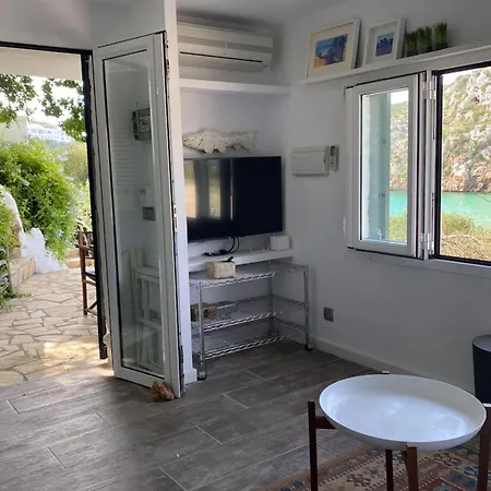 Primera Línea De Playa En Cala En Porter