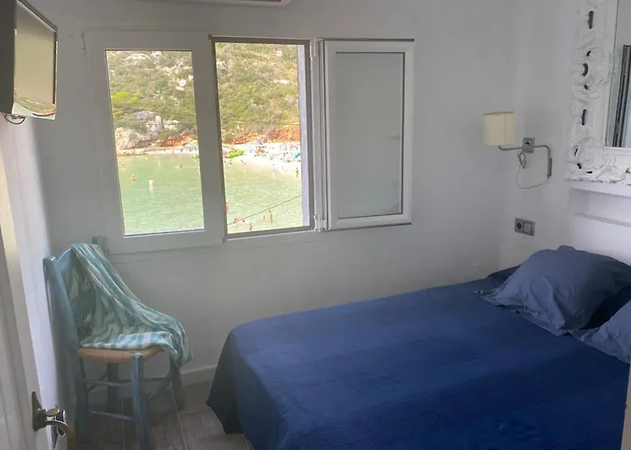 Primera Línea De Playa En Cala En Porter